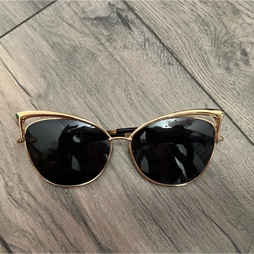 Cat eye sunglasses